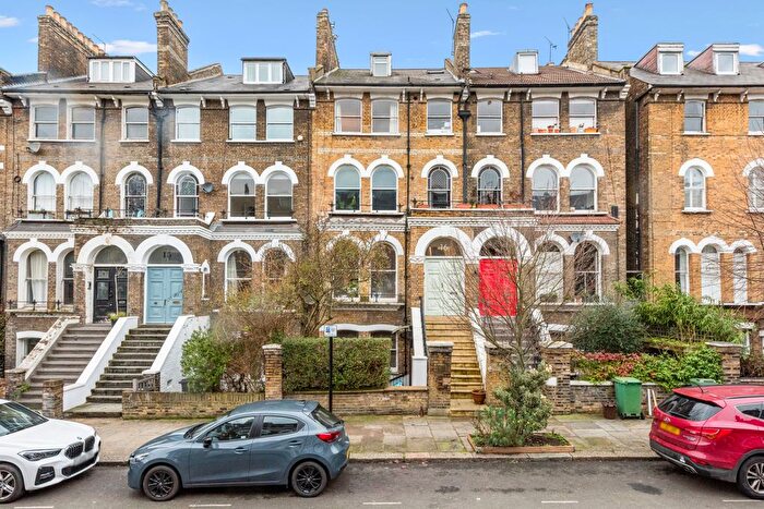 3 Bedroom Maisonette For Sale In North Villas, London, NW1