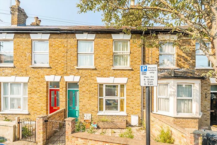 3 Bedroom Property For Sale In Bostonthorpe Road, Hanwell, W7