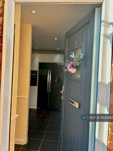 3 Bedroom Semi-Detached House To Rent In Beeston Courts, Basildon, SS15