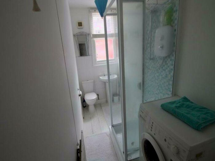 4 Bedroom House To Rent In Burchett Place, Leeds, LS6