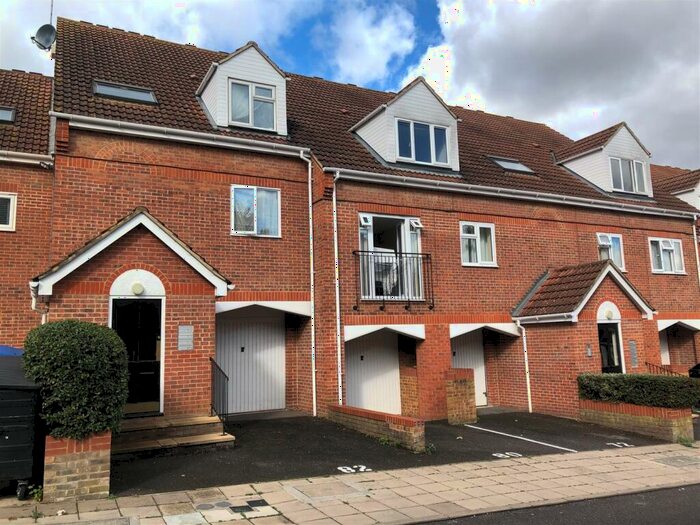 2 Bedroom Apartment To Rent In Tynemouth Road, London, SE18