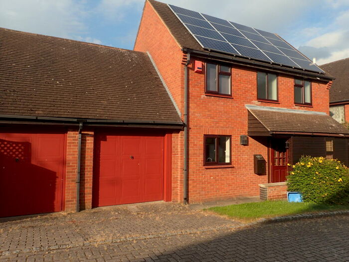 3 Bedroom House To Rent In Farinton, Two Mile Ash, MK8