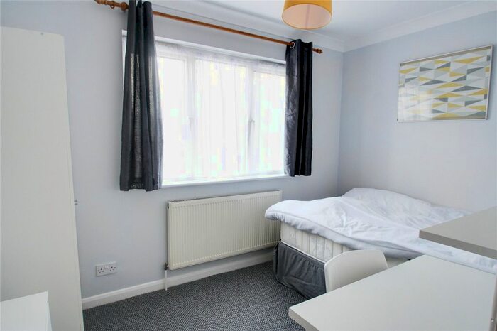 1 Bedroom Flat To Rent In Ashwood Road, Englefield Green, Surrey TW20