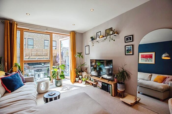 1 Bedroom Flat For Sale In Shield Street, Peckham, London, SE15