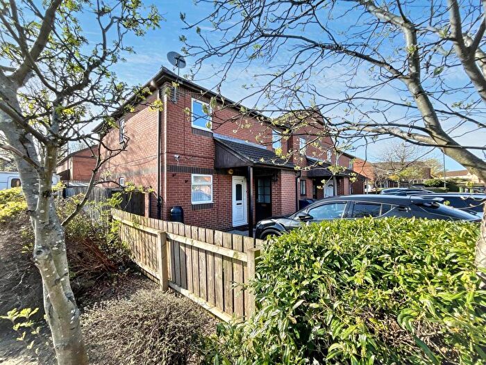 2 Bedroom Flat For Sale In Hazelmoor, Hebburn, NE31