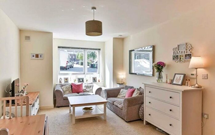 1 Bedroom Flat To Rent In Dalmeny Way, Epsom, KT18