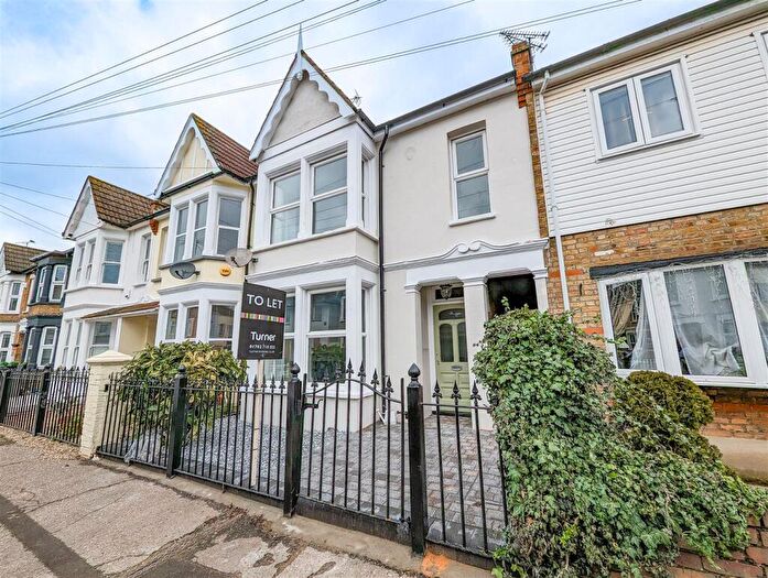 4 Bedroom Semi-Detached House To Rent In Canonsleigh Crescent, Leigh-On-Sea, SS9