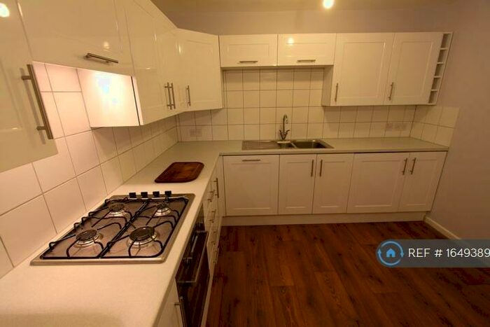3 Bedroom Maisonette To Rent In Spring Gardens, London, N5