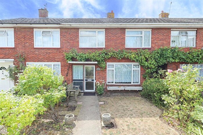 3 Bedroom Terraced House For Sale In Milne Way, Harefield, Uxbridge, UB9