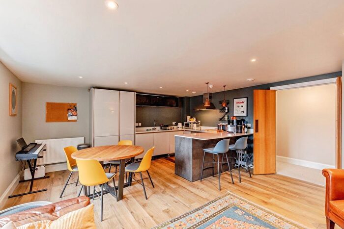 2 Bedroom Flat To Rent In Hobbs Lane, Bristol, BS1