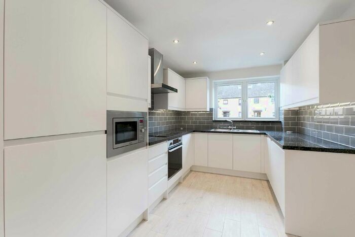 4 Bedroom Property To Rent In Brewhouse Walk, London, SE16