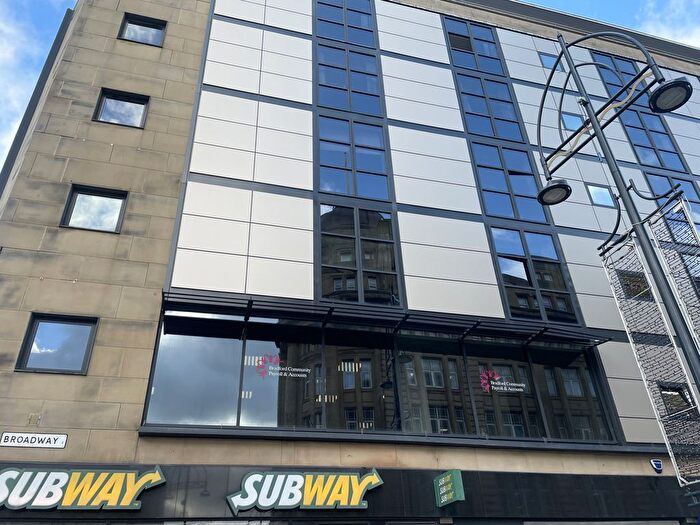 2 Bedroom Flat To Rent In Landmark House, Broadway, Bradford, West Yorkshire, BD1