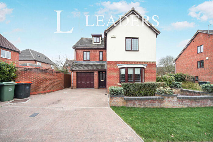 5 Bedroom Detached House To Rent In Badgers Gate -, LU6