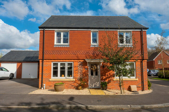 4 Bedroom Detached House For Sale In Reed Way, Petersfield, Hampshire, GU32