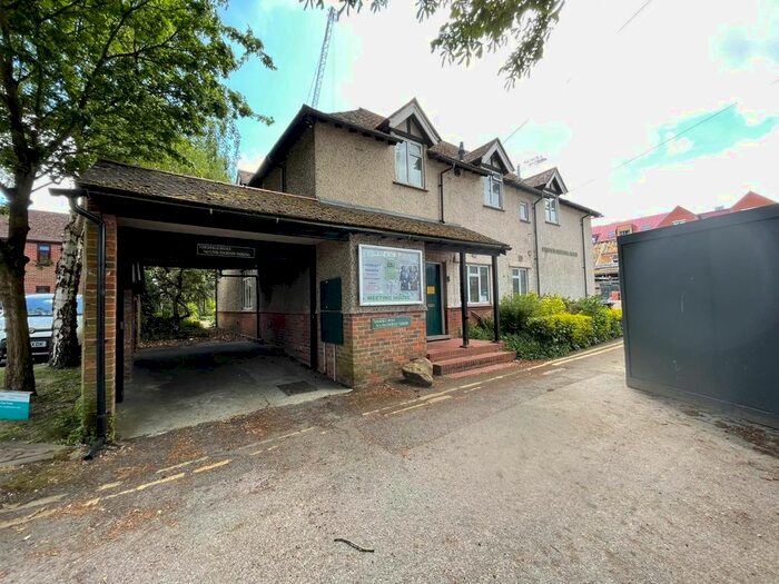 Studio To Rent In Highfield Avenue, Newbury, RG14