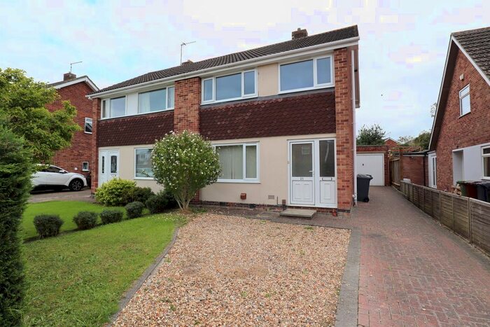 3 Bedroom Semi-Detached House To Rent In Chiltern Road, Brant Road, Lincoln, LN5