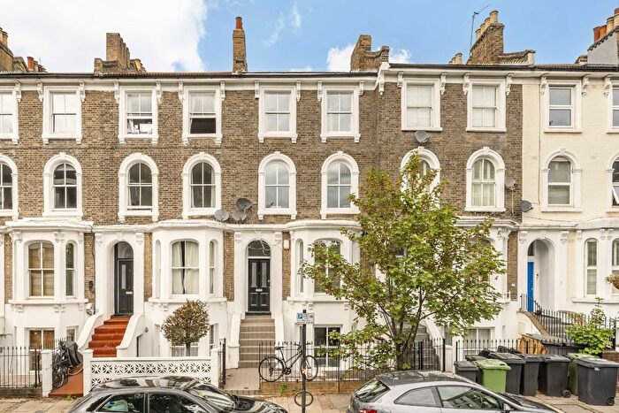 1 Bedroom Flat For Sale In Landor Road, Clapham, SW9