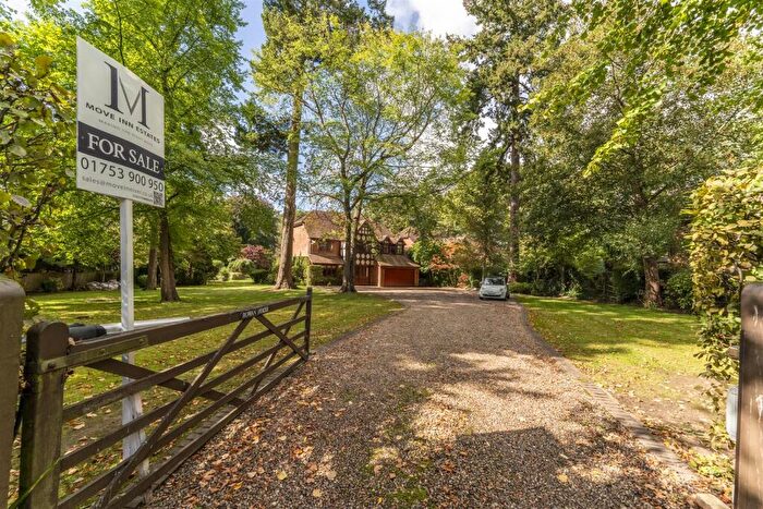 5 Bedroom Detached House For Sale In Old Slade Lane, Iver, SL0