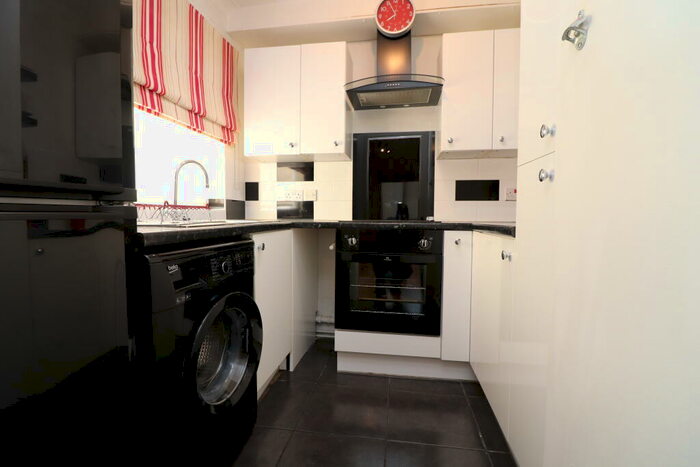 Studio To Rent In Perrin Place, Upper Bridge Road, Chelmsford, CM2