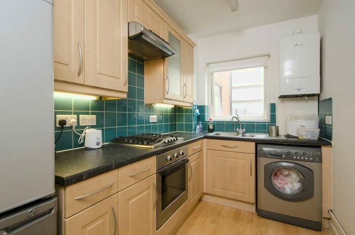 1 Bedroom Flat To Rent In Ferndale Road, Clapham North, London, SW4