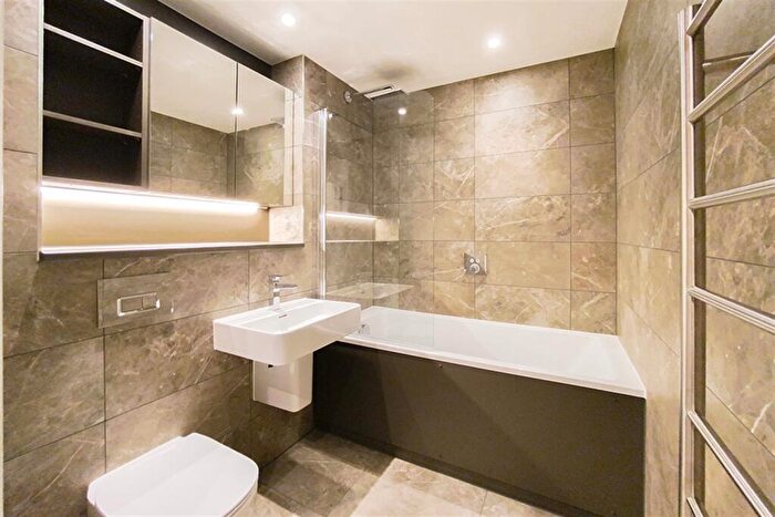 2 Bedroom Apartment To Rent In B. Castle Wharf, M15