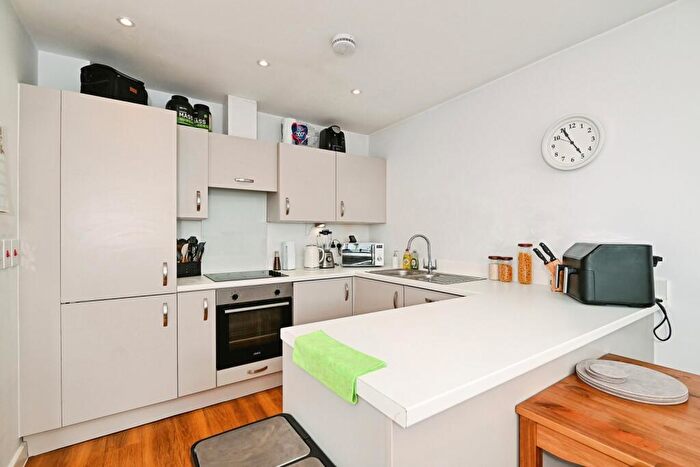 1 Bedroom Flat For Sale In Redvers Road, Chatham, Kent, ME4