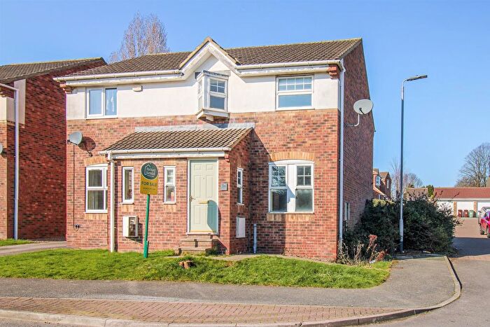 3 Bedroom Semi Detached House For Sale In Park Close, Ryhill, Wakefield, WF4