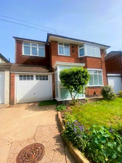 4 Bedroom Semi-Detached House To Rent In Kingsway North, Leicester, LE3