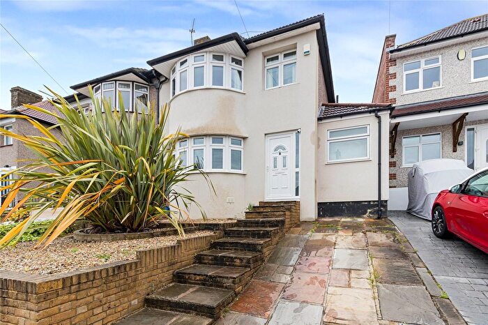 3 Bedroom Semi Detached House For Sale In Totnes Road, Welling, Kent, DA16
