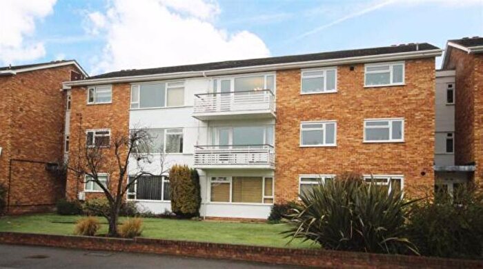 2 Bedroom Flat For Sale In Anglesea Road, Kingston Upon Thames, KT1