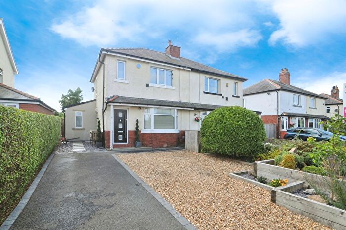 4 Bedroom Semi-Detached House For Sale In Glenmere Mount, Yeadon, Leeds, LS19