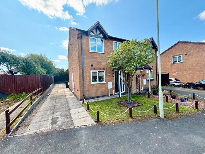 3 Bedroom Semi-Detached House To Rent In Glen Way, Coalville, LE67