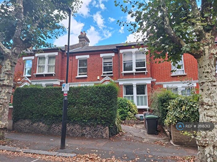 3 Bedroom Flat To Rent In Crouch End, London, N4