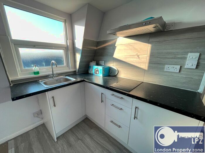 Studio To Rent In Devonport Road, Shepherds Bush, W12