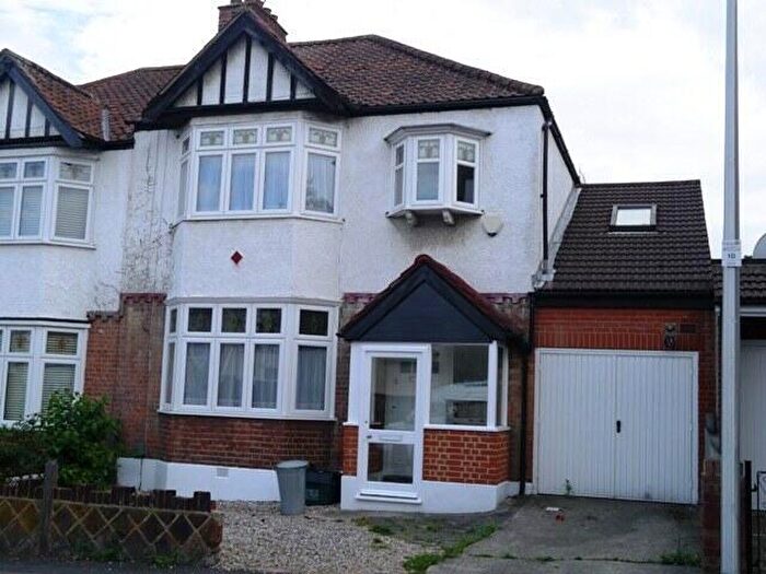 4 Bedroom Semi-Detached House To Rent In London, E18