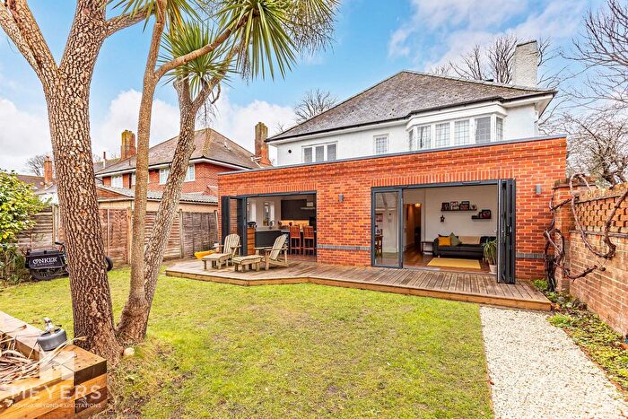 3 Bedroom Flat For Sale In Chessel Avenue, Bournemouth, BH5