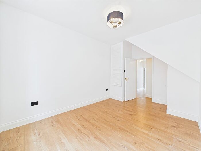 1 Bedroom Flat To Rent In Chapel Road, Worthing, BN11