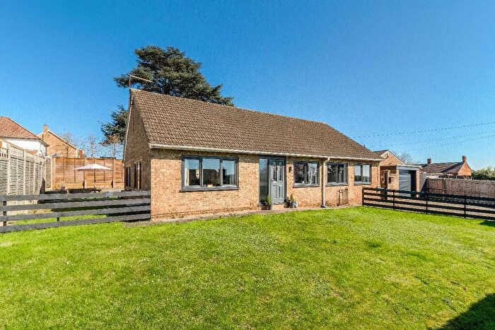 3 Bedroom Detached Bungalow For Sale In Meadow Road, Rothwell, NN14