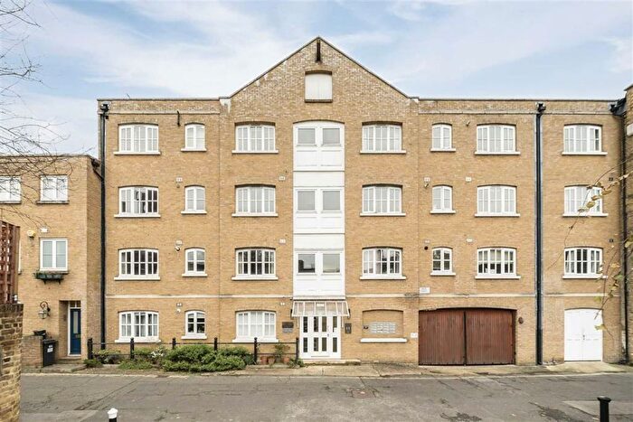 2 Bedroom Flat To Rent In Theed Street, London, SE1