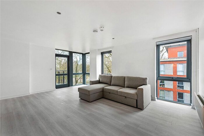 2 Bedroom Flat To Rent In Southwold Road, London, E5