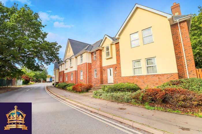 2 Bedroom Flat To Rent In Weir Gardens, Rayleigh, SS6