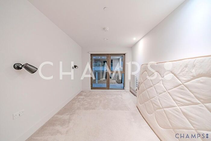 3 Bedroom Flat To Rent In London, SE18
