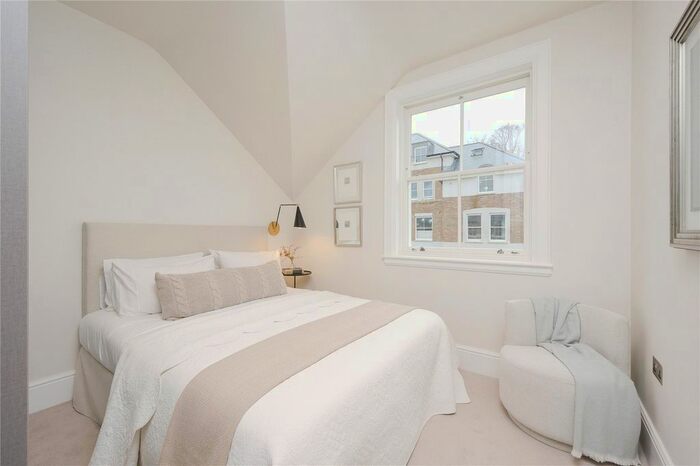 3 Bedroom End Of Terrace House To Rent In Silver Birches Close, Richmond, TW10
