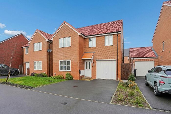 4 Bedroom Detached House For Sale In Douglas Drive, Grove, OX12