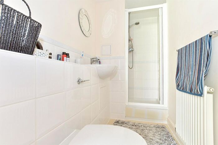 2 Bedroom Flat For Sale In Commonwealth Drive, Three Bridges, Crawley, West Sussex, RH10