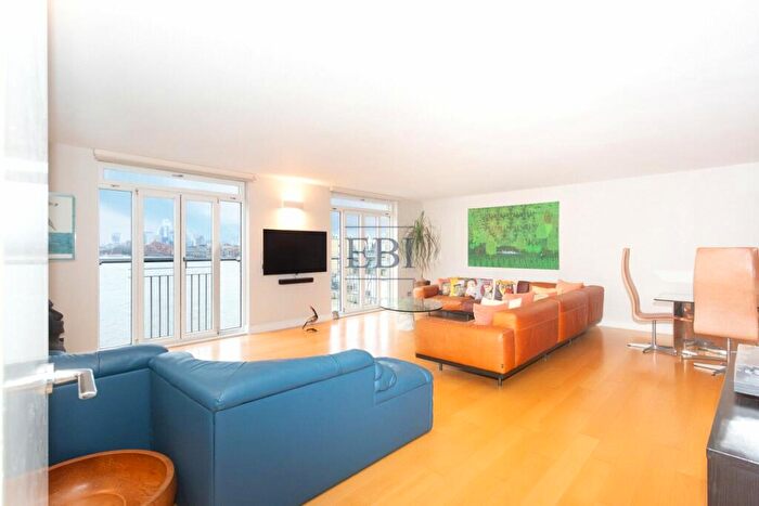 3 Bedroom Apartment For Sale In Dundee Wharf, Three Colt Street, Canary Wharf, E14