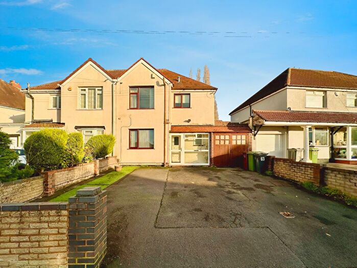 3 Bedroom Semi Detached House For Sale In Smithfield Road, Bloxwich, Walsall, WS3