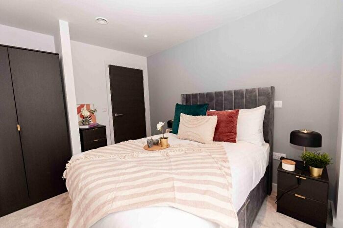 2 Bedroom Apartment To Rent In Cross Lane, Manchester, Greater Manchester, M5