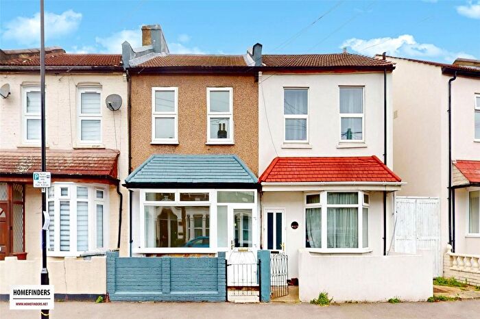 3 Bedroom Terraced House For Sale In Hayday Road, Canning Town, E16