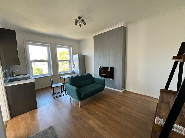 1 Bedroom Flat To Rent In Finchley Road, Westcliff-On-Sea, Essex, SS0